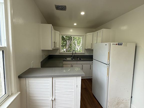 2nd image of 1418 Maple St APT C