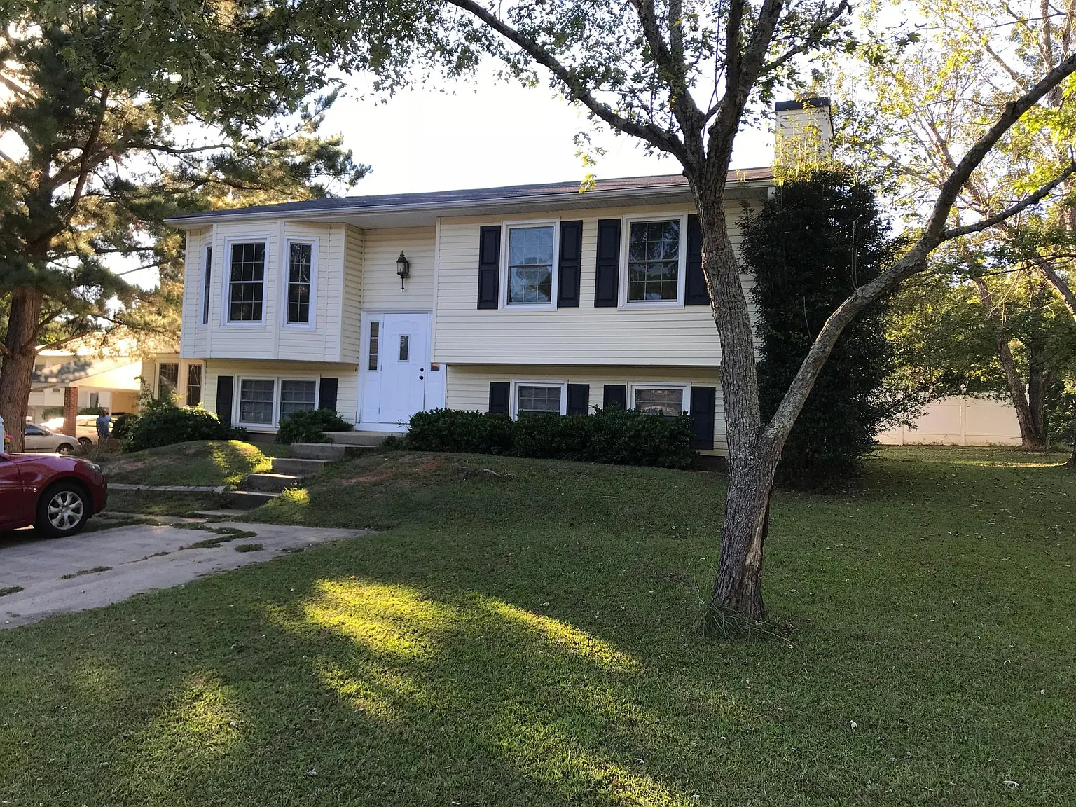100 Grenoble Rd — Photo 1