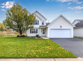 8 Creston Ct, Rochester, NY 14612