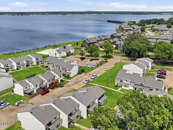 2nd image of 1010 Windrose Dr