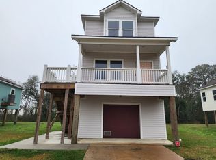 6311 White Oak Dr, Hitchcock, TX 77563