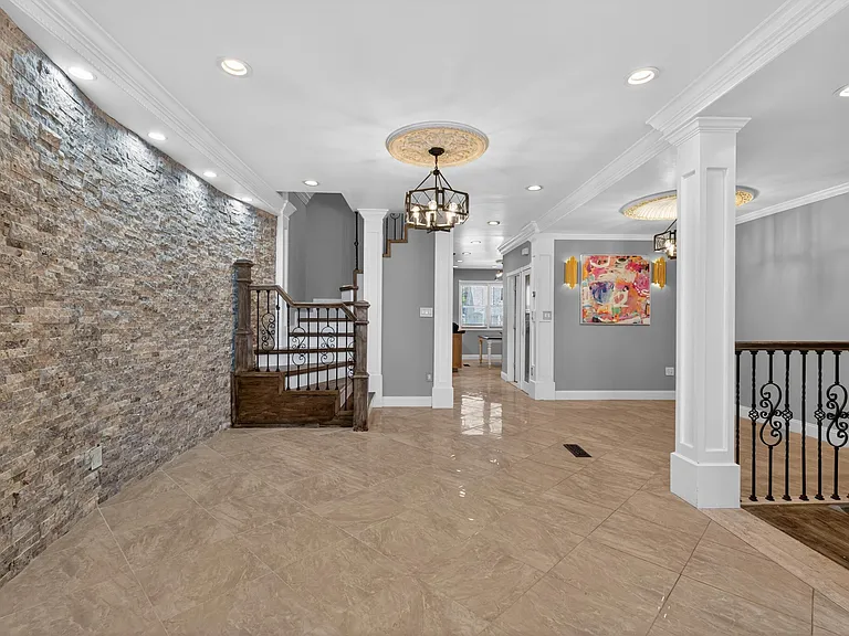 257 Kennedy Blvd — Photo 6