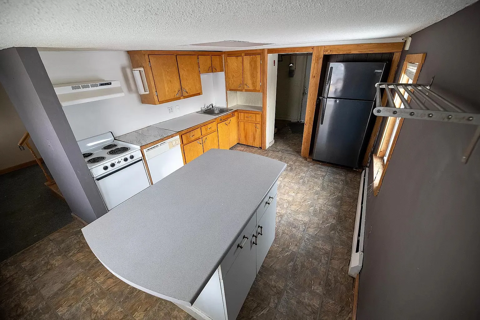 5 bed, 2736 sqft, $2,600 — Photo 2