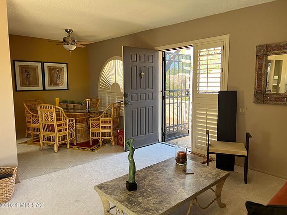3rd image of 910 W Calle Del Regalo