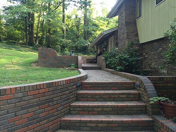 Walk up from Driveway