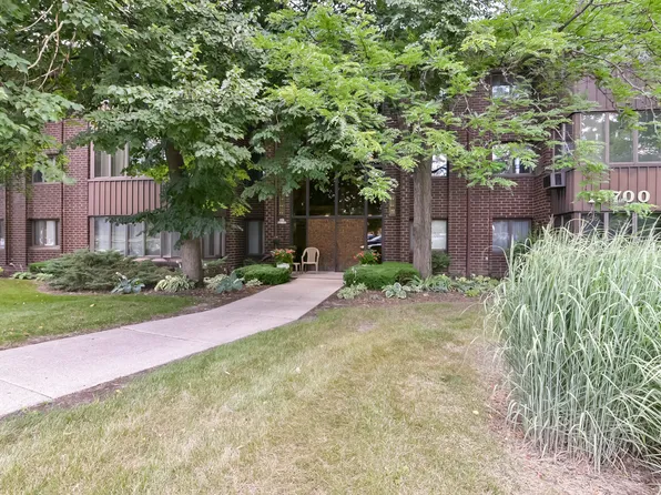 N85W15700 Ridge Rd, Menomonee Falls, WI 53051