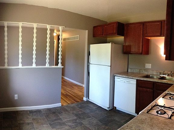 3rd image of 1225 Jackson Ln