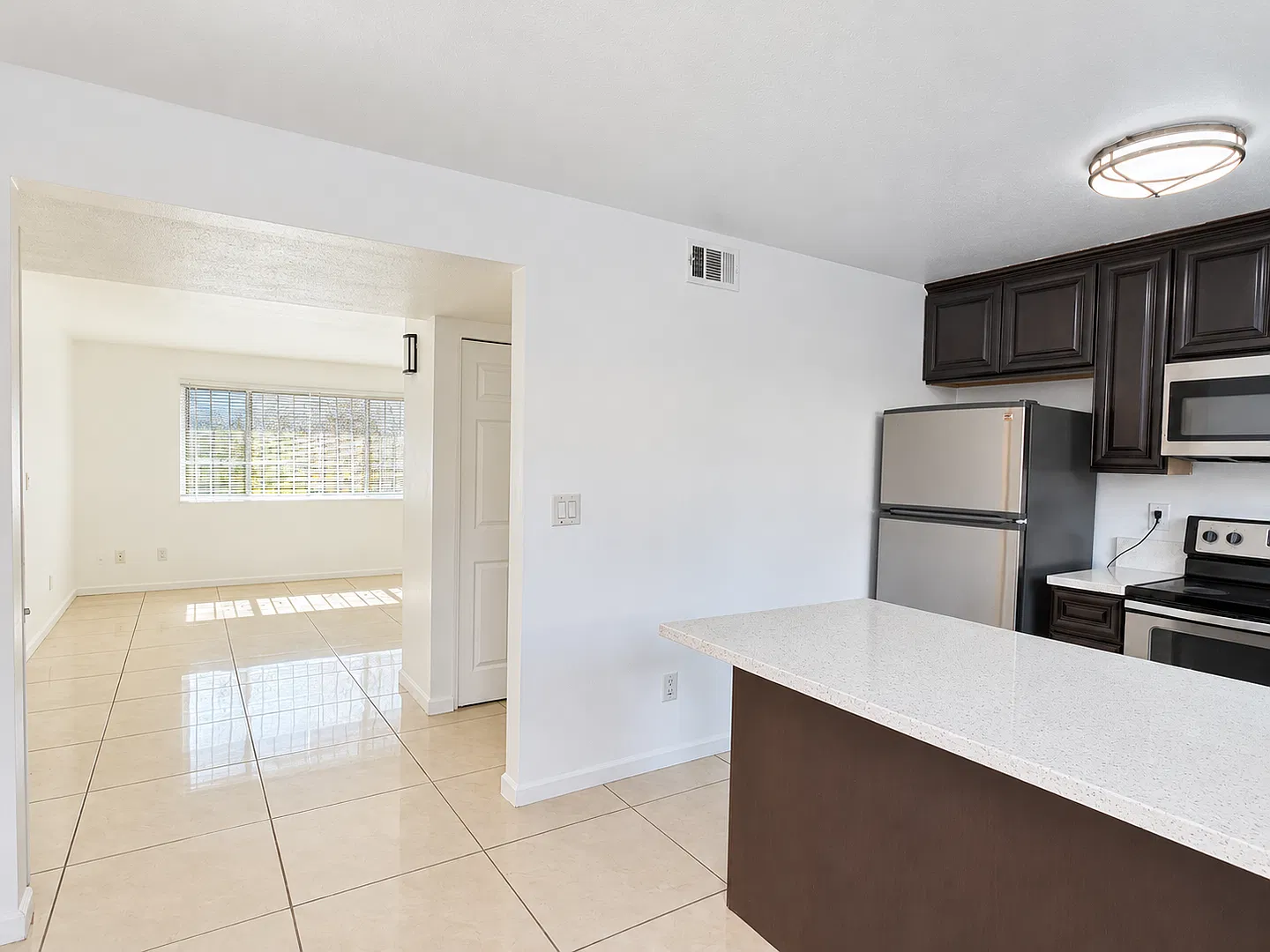 Ready to move in now! October rent FREE on a 13-month lease. Book your tour today! — Photo 4