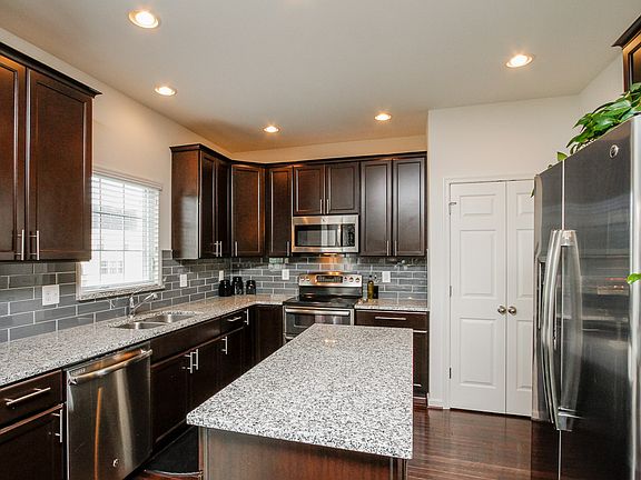 4th image of 36043 Welland Dr