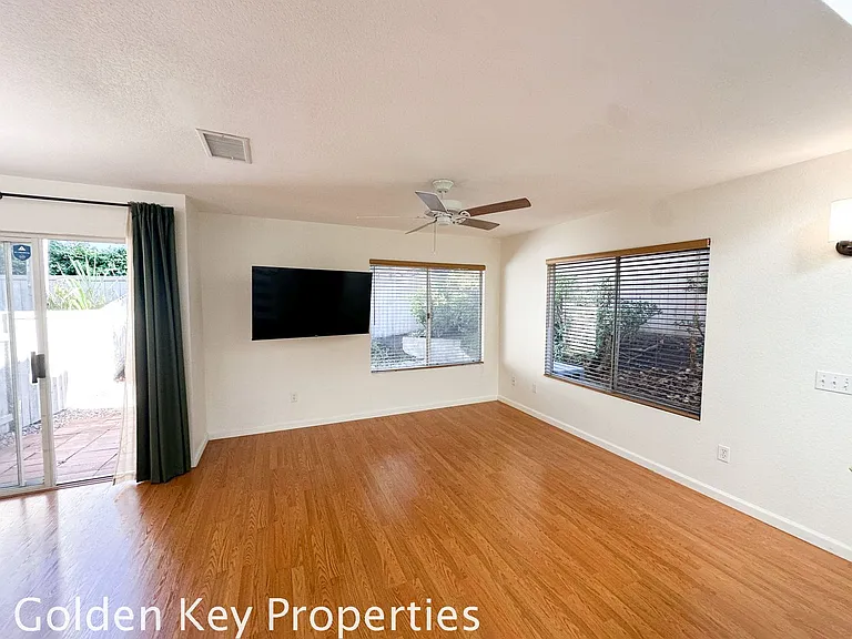 410 Ferrara Way — Photo 6