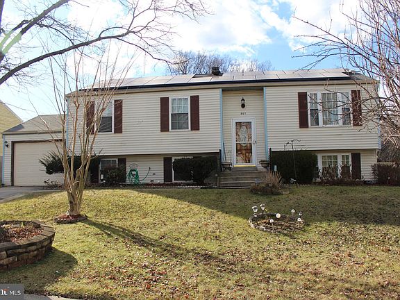 2nd image of 601 Castlewood Pl