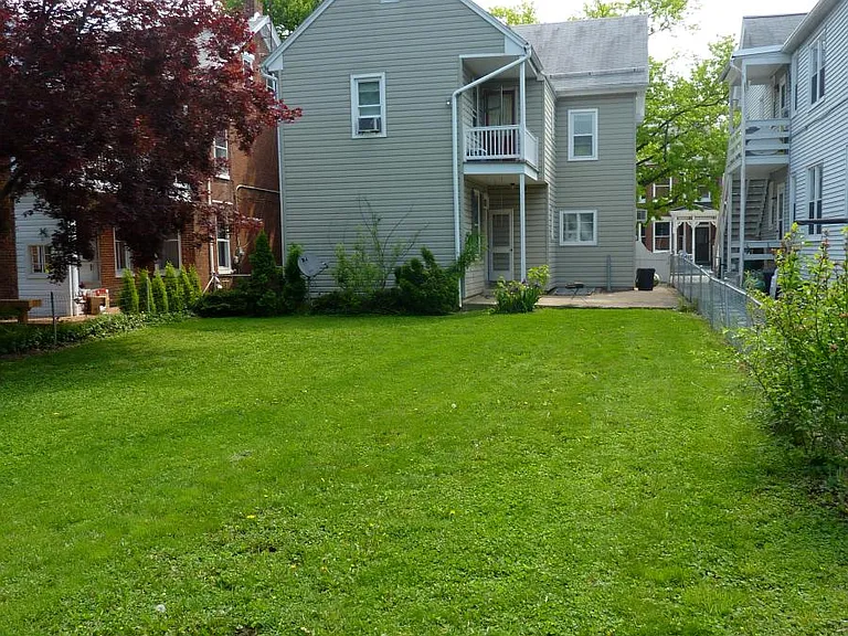 214 N College St — Photo 5