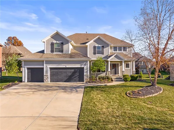 16549 S Woodstone Dr, Olathe, KS 66062