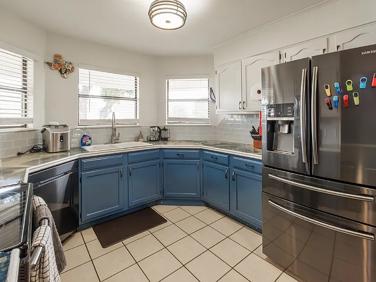 857 Chanticleers Ln — Photo 8