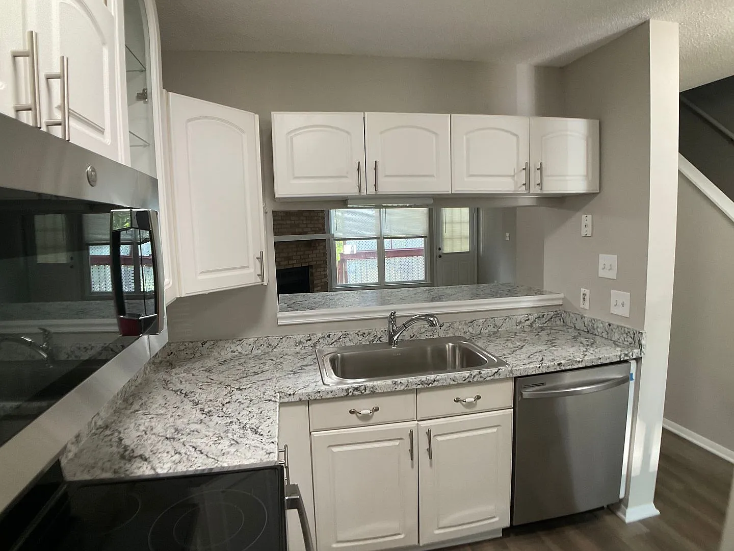 Beautifully Renovated 3 Bedroom Durham Townhome! — Photo 3