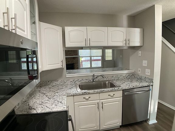3rd image of 13 Astor Ct #0