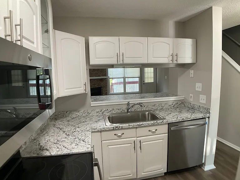 13 Astor Ct #.0 — Photo 3