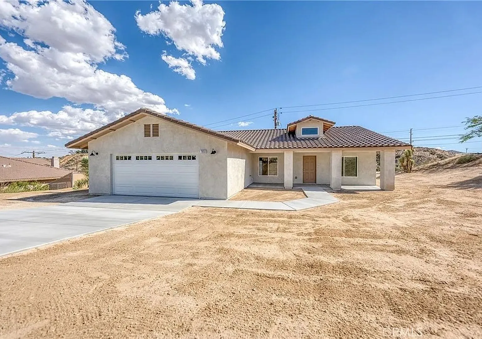 Beautiful, Clean 4 bedroom with Solar!! — Photo 1