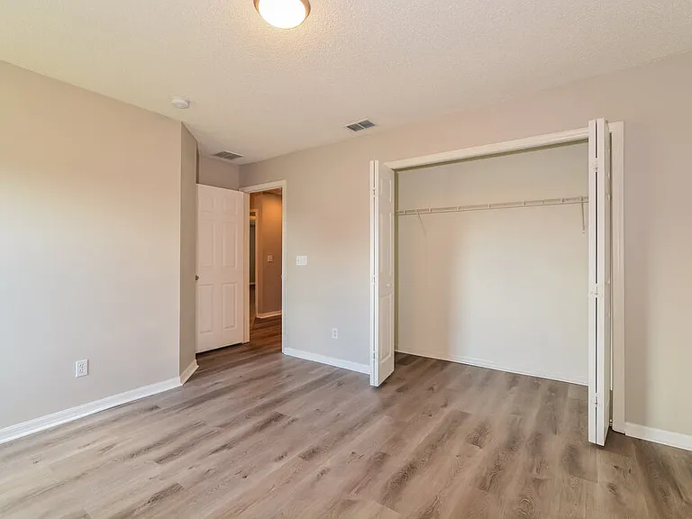 582 Southridge Rd — Photo 15