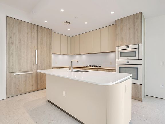 3rd image of 200 Arkona Ct #501