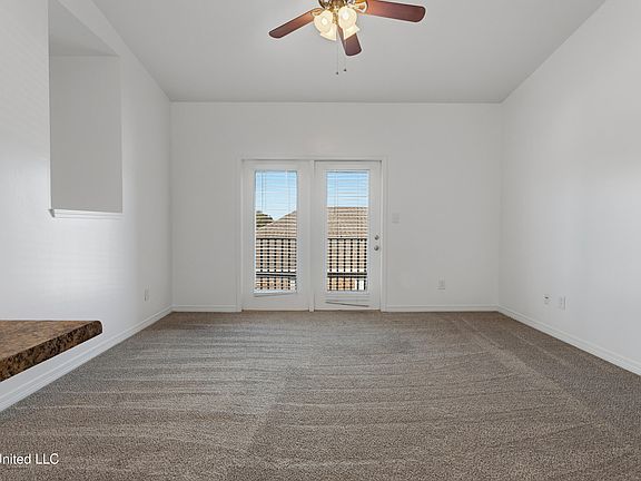 5th image of 310 Holcomb Blvd #305