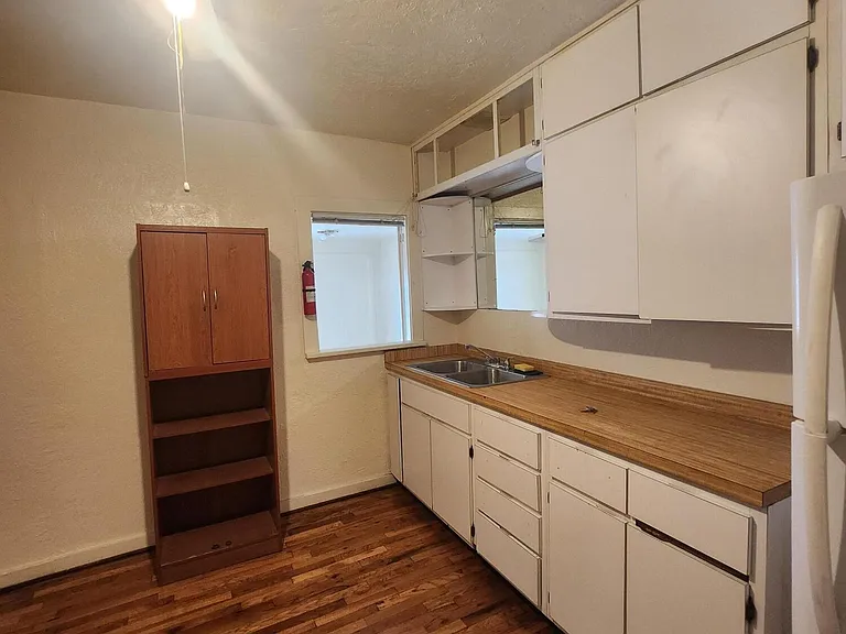 1306 Los Tomases Dr NW — Photo 3