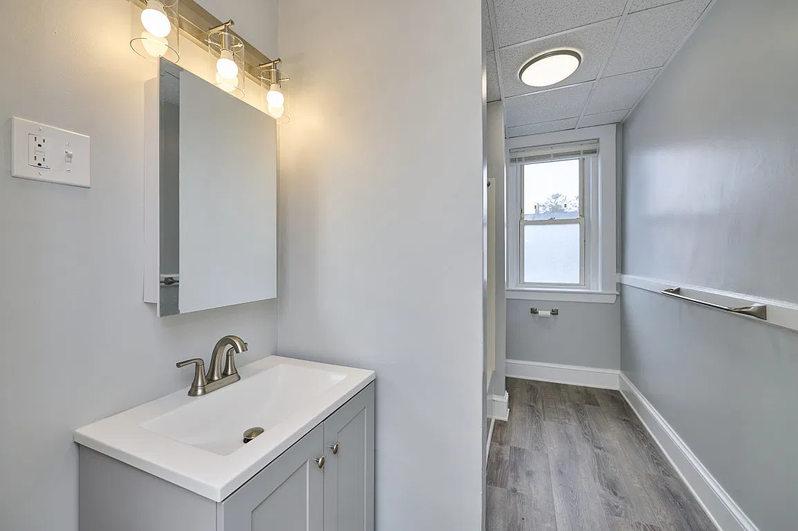 3 bed, 1100 sqft, $2,600 — Photo 2
