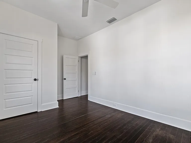 905 E Saint Clair St — Photo 11