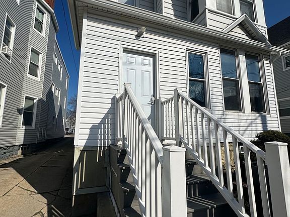 3rd image of 324 W 8th St APT 5