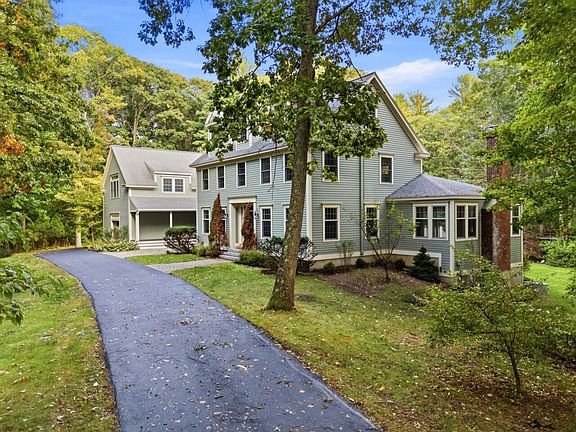 2nd image of 7 Spruce Point Road