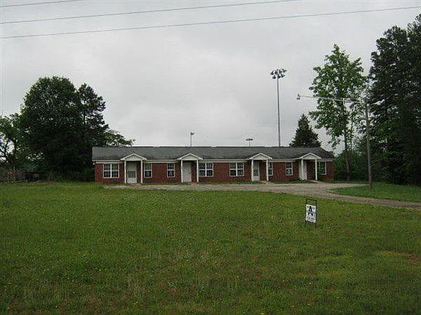 1 bed, 800 sqft, $695 — Photo 3