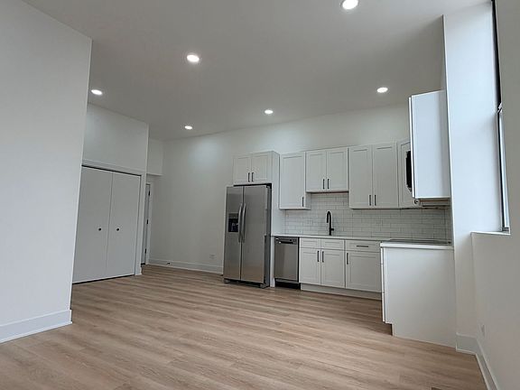 5th image of 2408 S Blue Island Ave #102