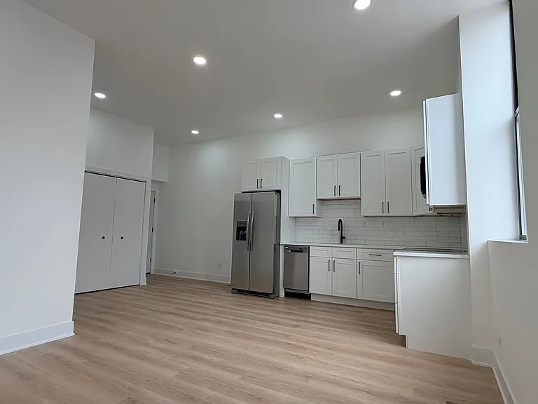 2408 S Blue Island Ave — Photo 5