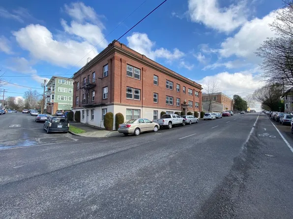 The Flying Dutchman by Star Metro, 1611 SE Belmont St APT 102, Portland, OR 97214