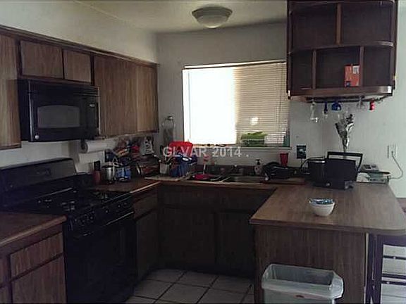 4th image of 848 Parkhurst St