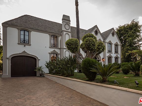 2nd image of 603 N Palm Dr
