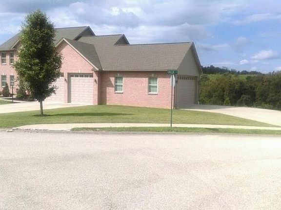 2nd image of 226 Rolling Hill Farm Dr