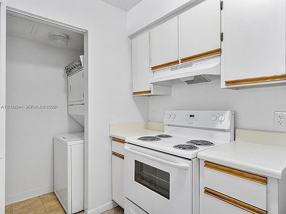 3rd image of 620 S Park Rd APT 216