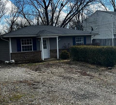 3rd image of 1188 Manor Dr