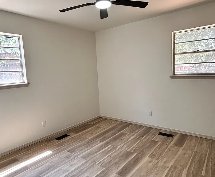 726 Garden Grv — Photo 22