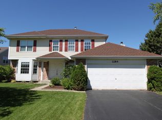 1284 Westport Rdg, Crystal Lake, IL 60014