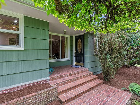 4th image of 2944 Madrona Drive