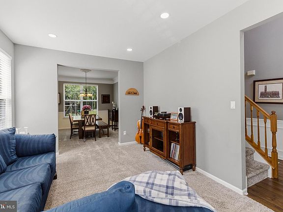 4th image of 65 Fox Hollow Ln