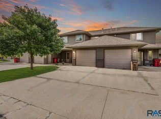 8513 W Grinn Pl, Sioux Falls, SD 57106