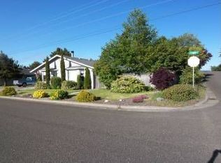 2695 Cedar St, North Bend, OR 97459