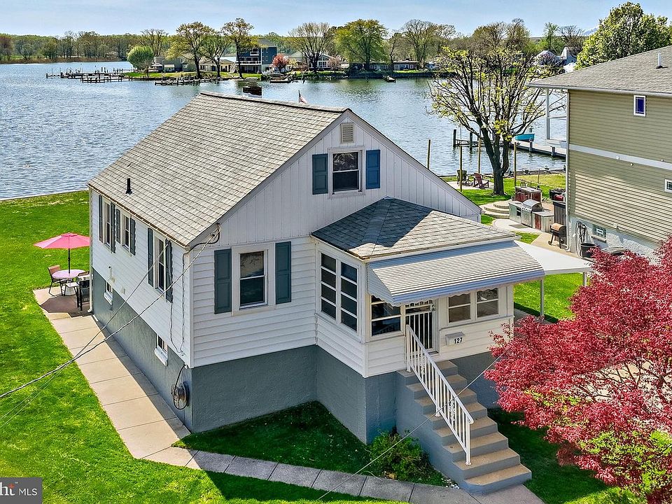 1st image of 127 Bayside Dr
