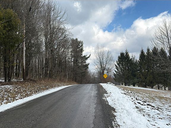 4th image of 974 Hickory Rd