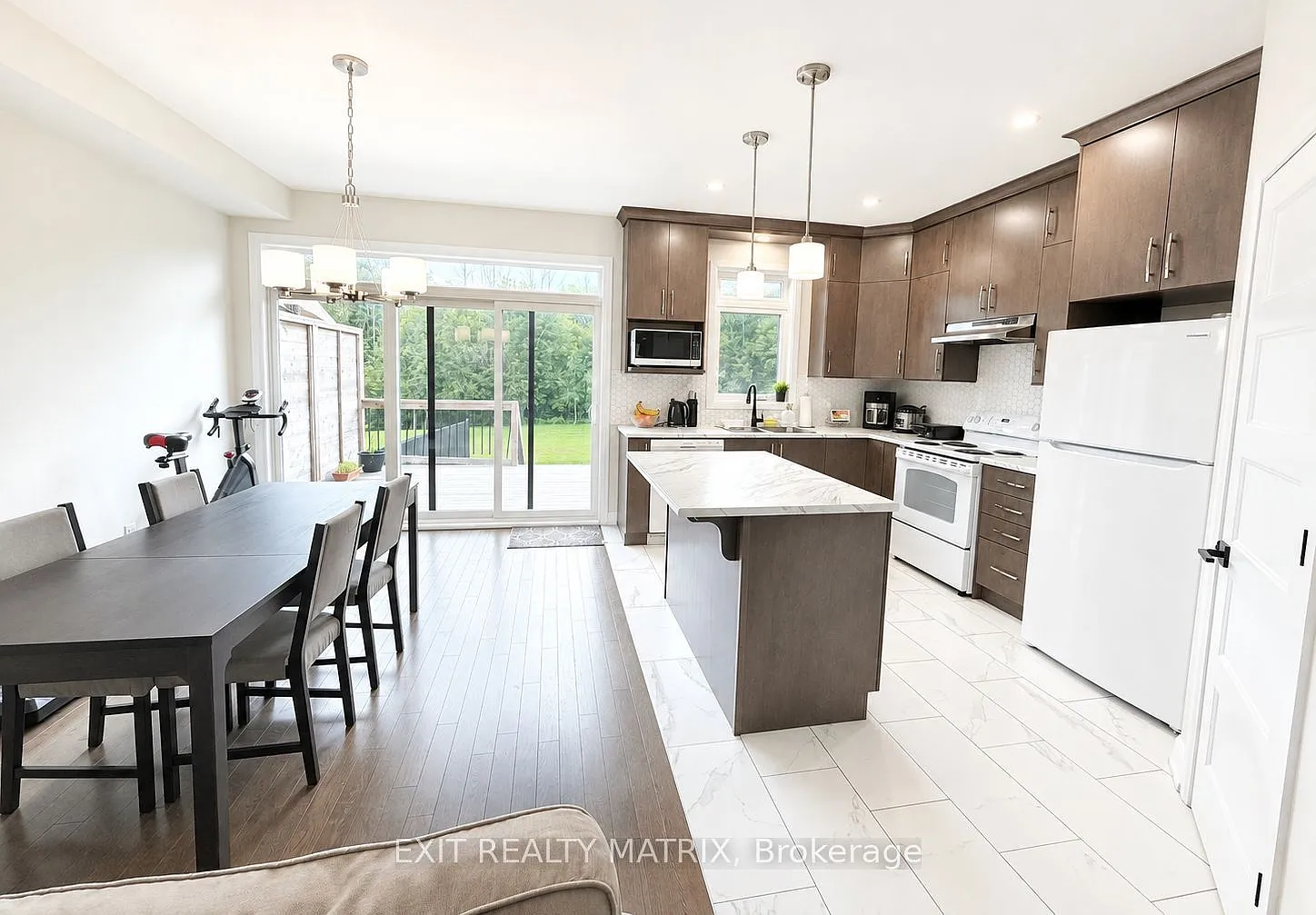 3 bed, $2,600 — Photo 2