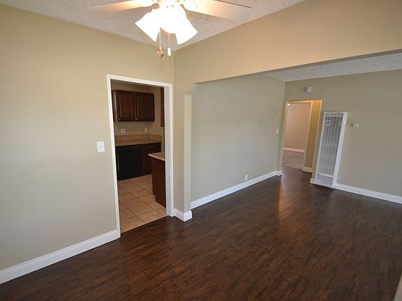 3rd image of 8520 Greenleaf Ave