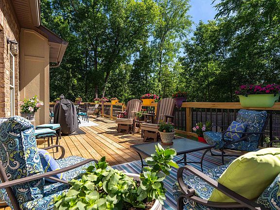 3rd image of 336 Willow Leaf Cir